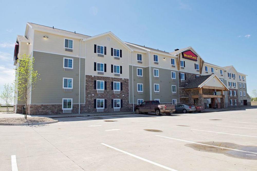 Suburban Studios Watford City Exterior foto