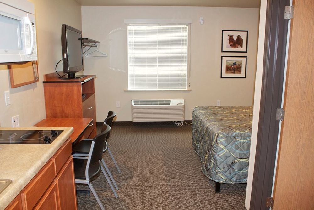Suburban Studios Watford City Habitación foto