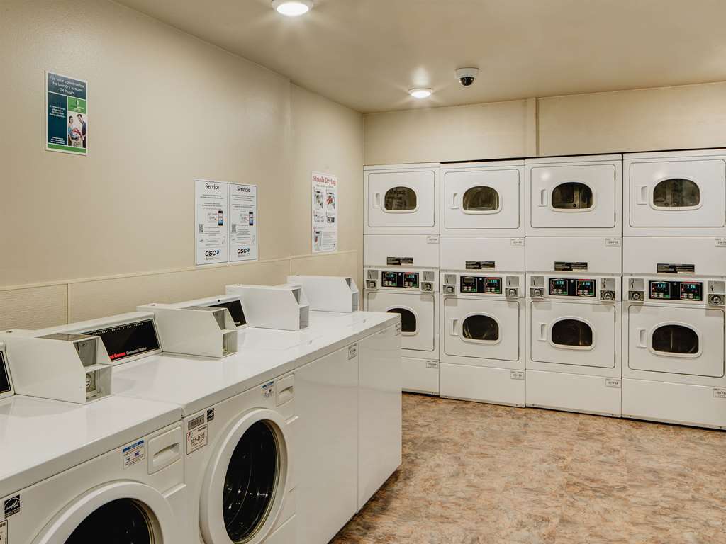 Suburban Studios Watford City Facilidades foto
